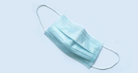 การสวมหน้ากากทั้งวัน